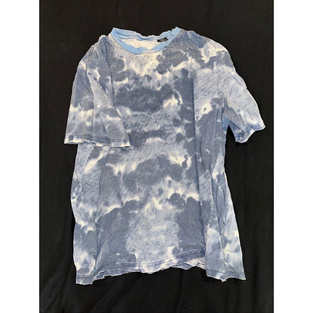 Size M short sleeve blue cloud tee 100% cotton